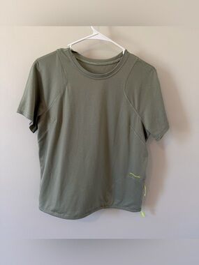 Lululemon Lightweight Cinched Hem Hiking T Shirt Laurel Green Women’s Size 8